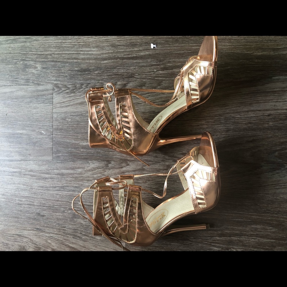 METALLIC LIPSTIK GOLD HEALS